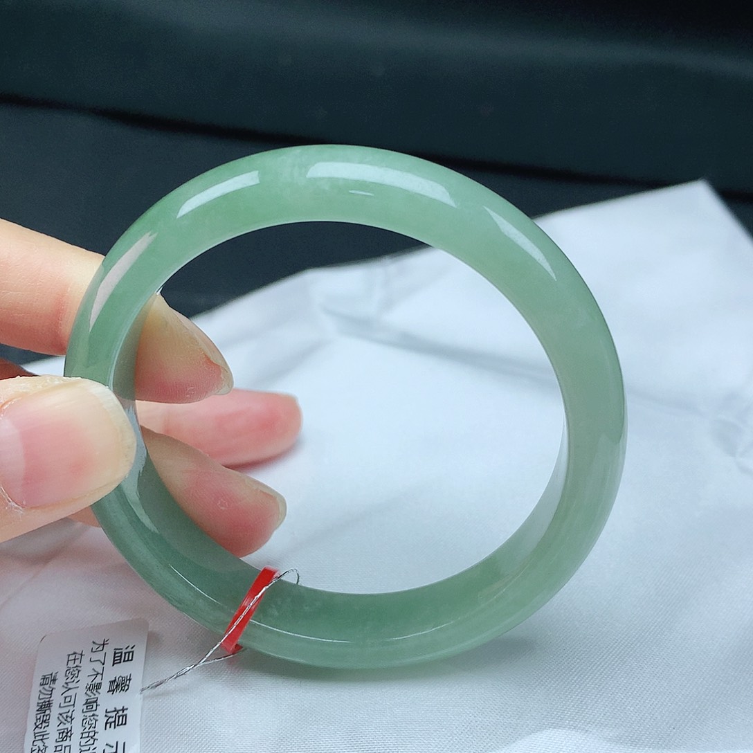 翡翠手镯未镶嵌52+圈