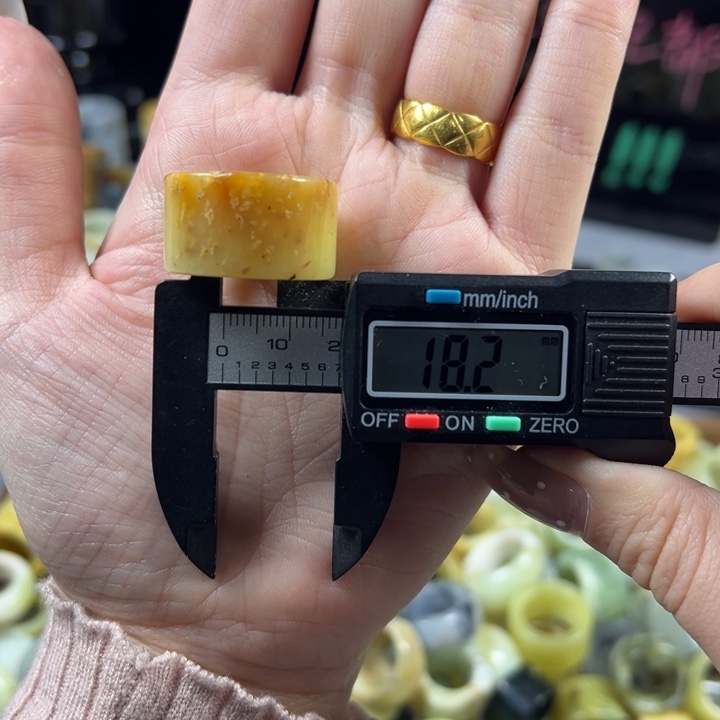 蛇纹石玉未镶嵌戒指