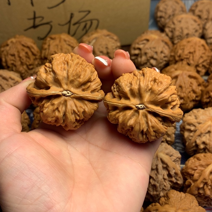 吊坠文玩核桃?*风粗筋