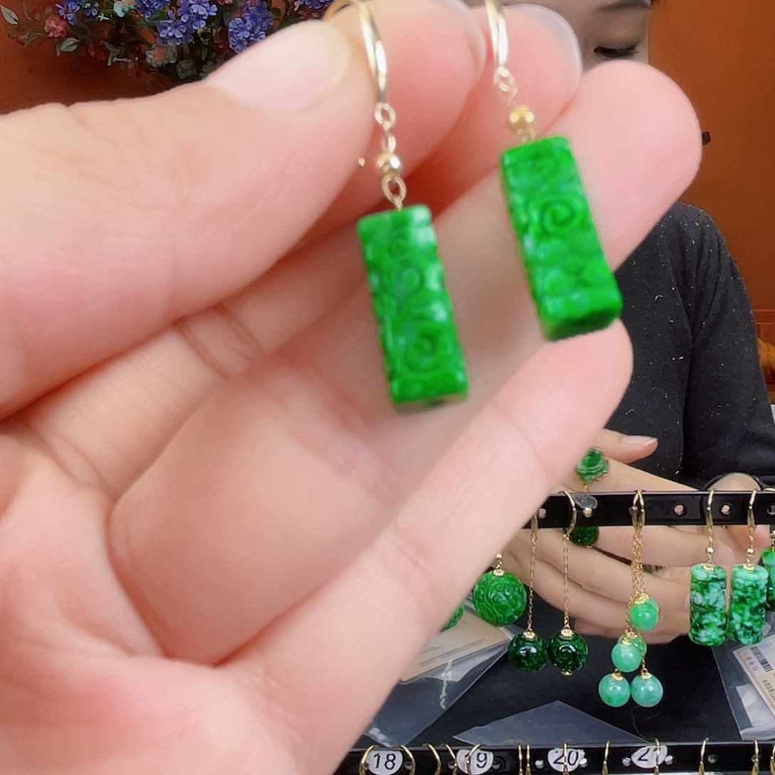 翡翠18K金镶嵌耳饰