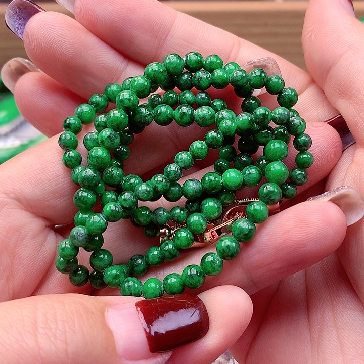 翡翠颈饰未镶嵌翡翠