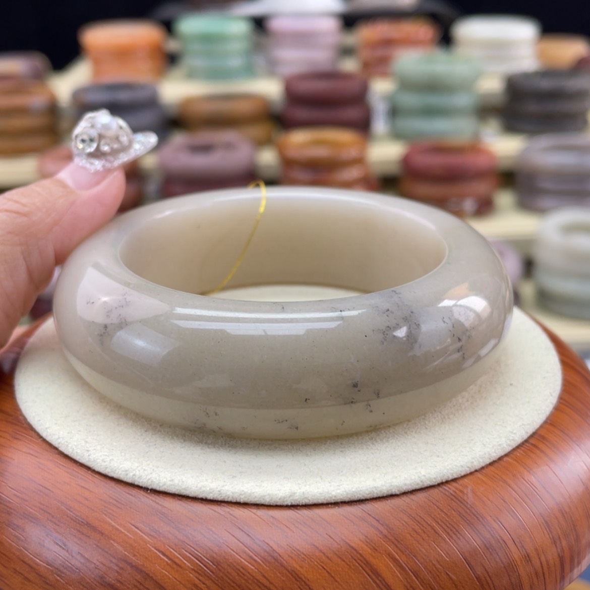 【闪购商品】石英质玉未镶嵌手镯蓝****✨