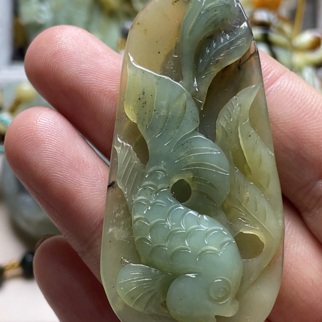 蛇纹石玉颈饰未镶嵌