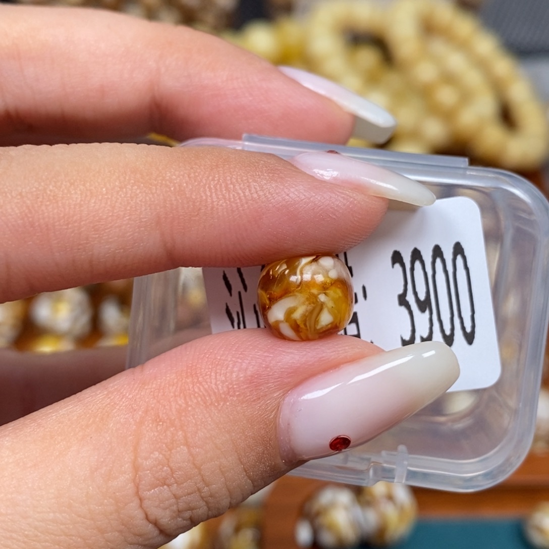 蜜蜡未镶嵌珠宝奇石3900