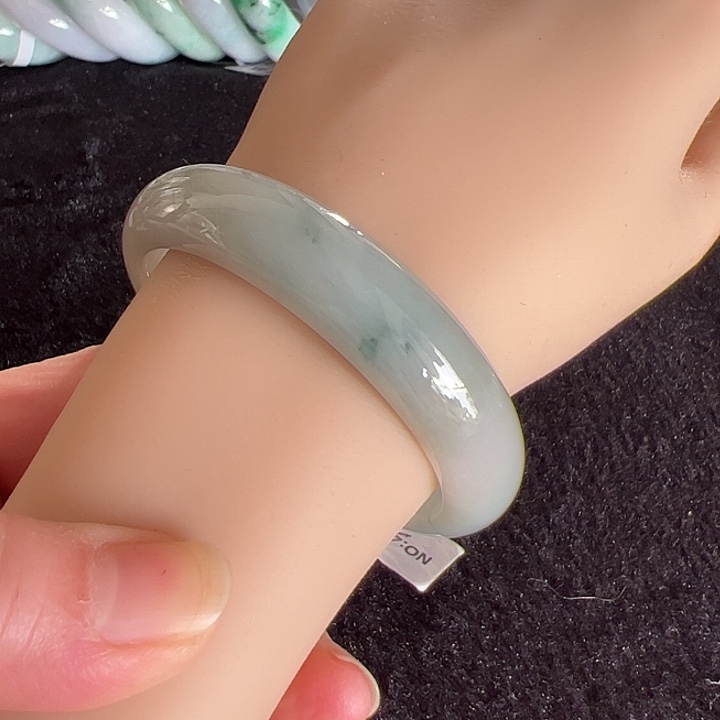 翡翠未镶嵌手镯编号55702圈口55.7