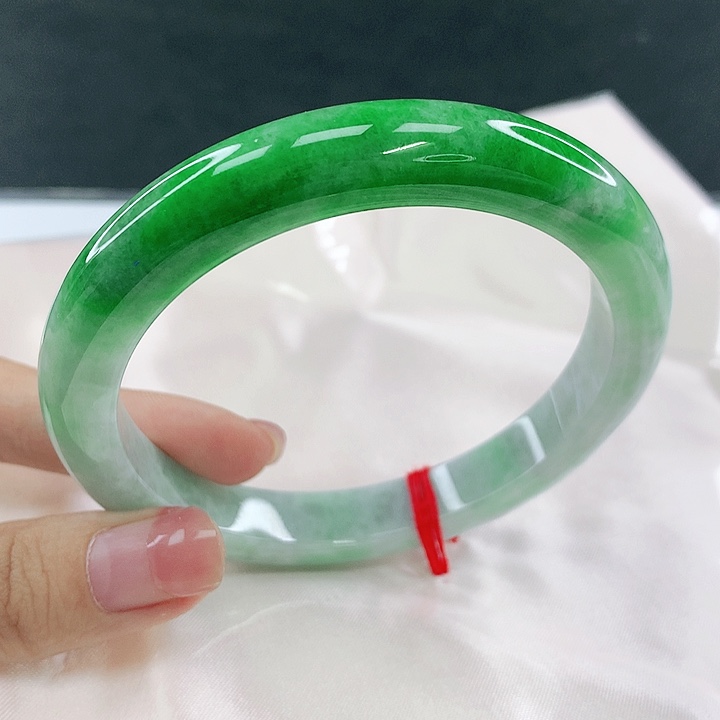 翡翠未镶嵌手镯圈63，0B031