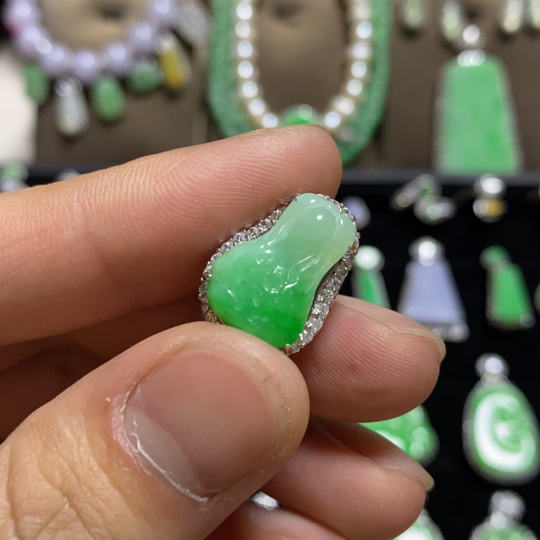 翡翠银S925镶嵌颈饰天然翡翠