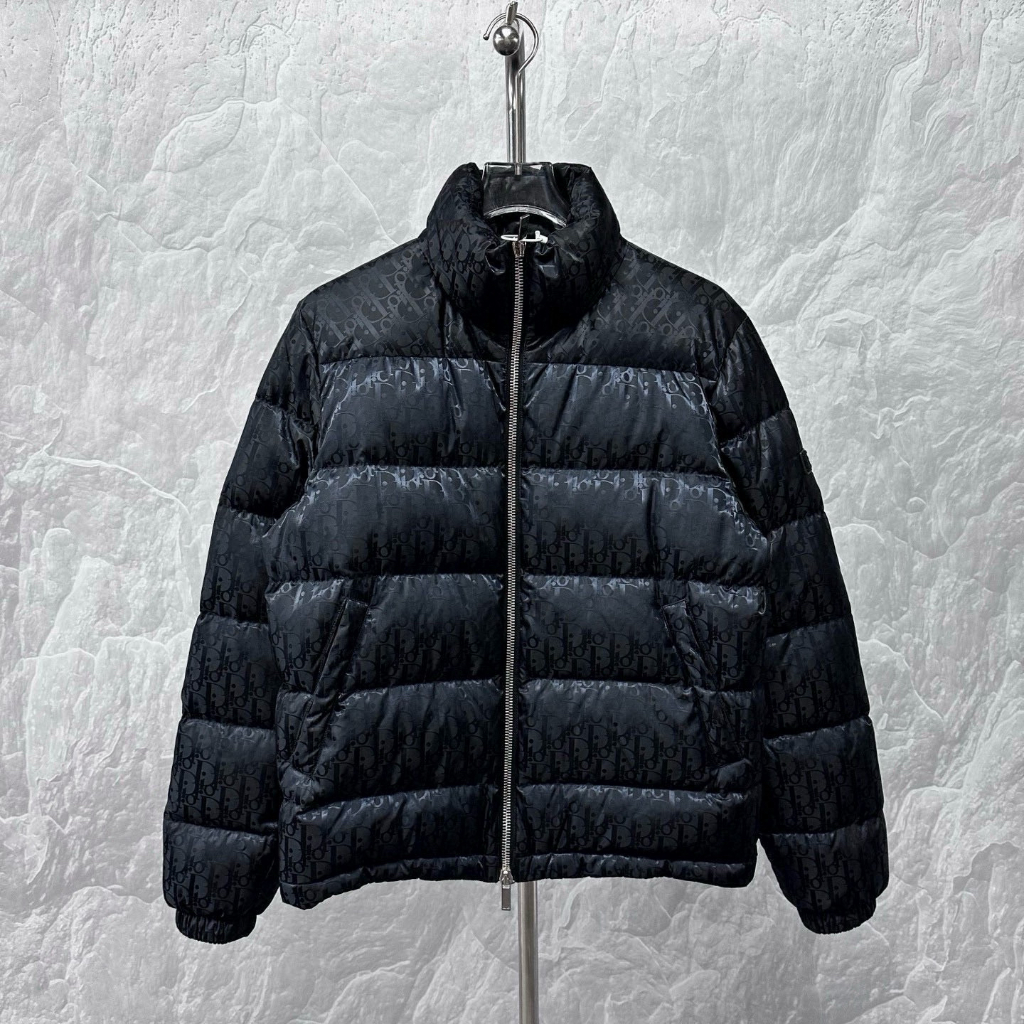 未使用 DIOR/迪奥 立领满印徽标羽绒服外套 50码D17747