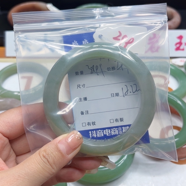 未镶嵌手镯石英质玉