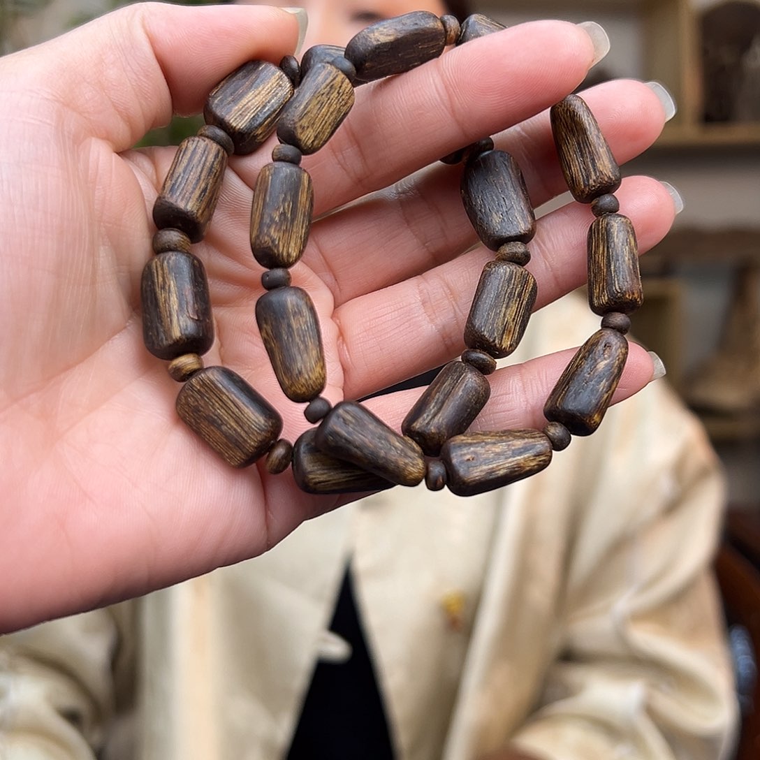 沉香手串海南红骨凹身树心油多样性发货一条