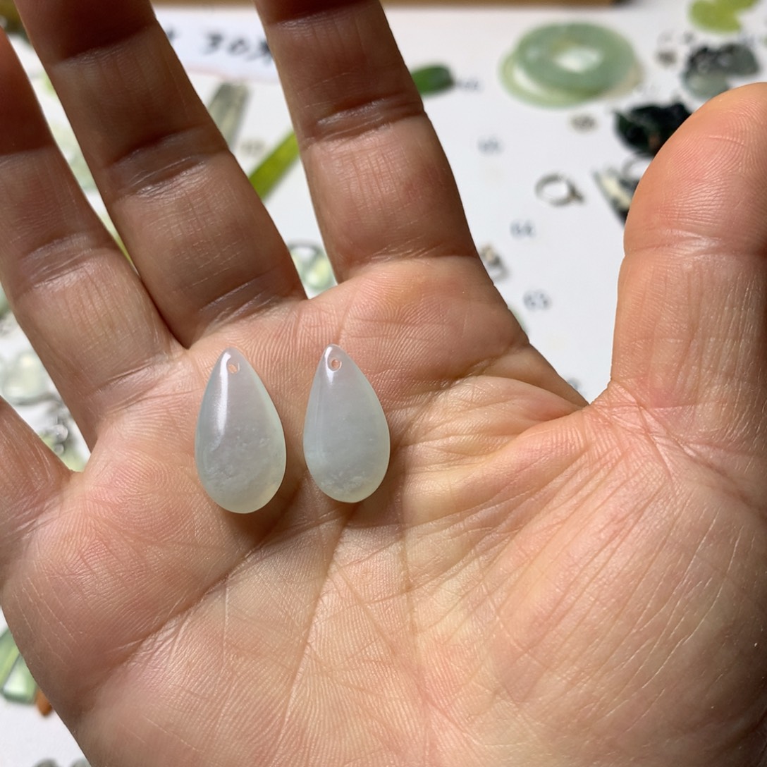 蛇纹石玉未镶嵌耳坠