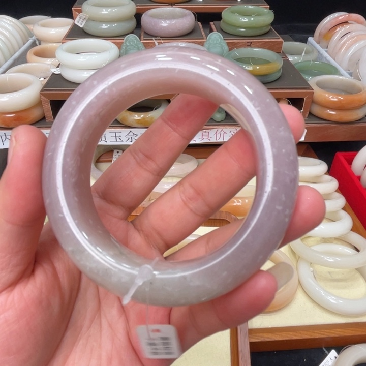 卿***石英质玉（佘太翠）手镯未镶嵌