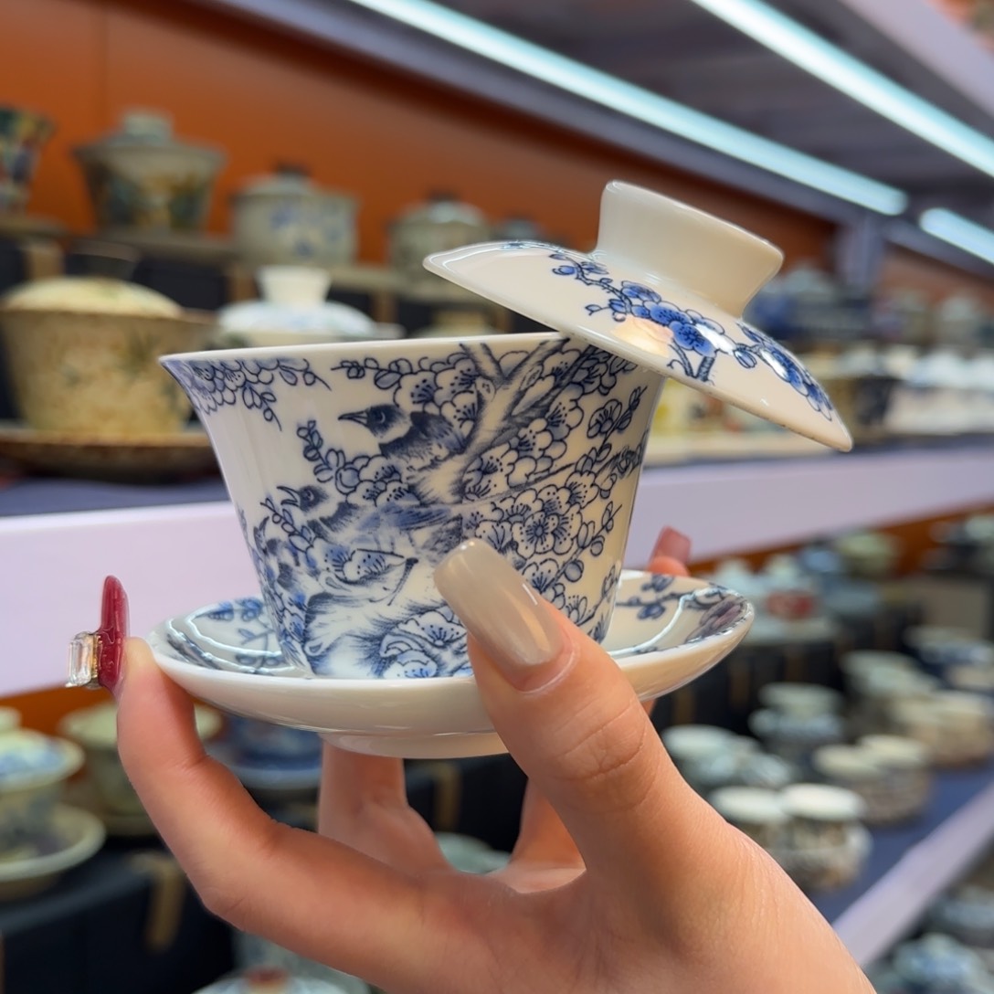 我在外面吃饭呢你在哪