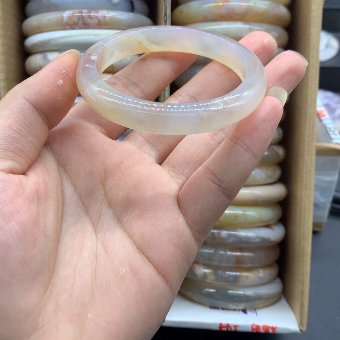 【闪购商品】玛瑙/玉髓手镯未镶嵌一****诶