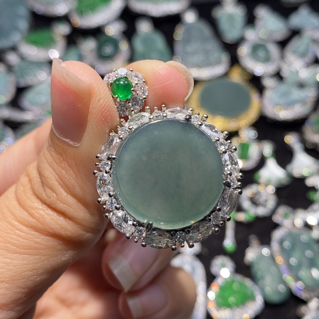 翡翠未镶嵌颈饰翡翠