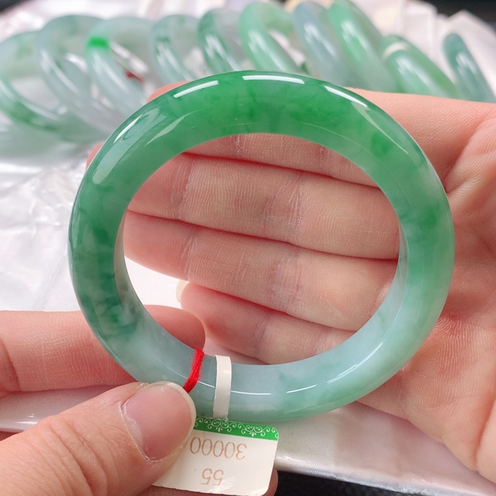 翡翠手镯未镶嵌缅甸A货翡翠手镯