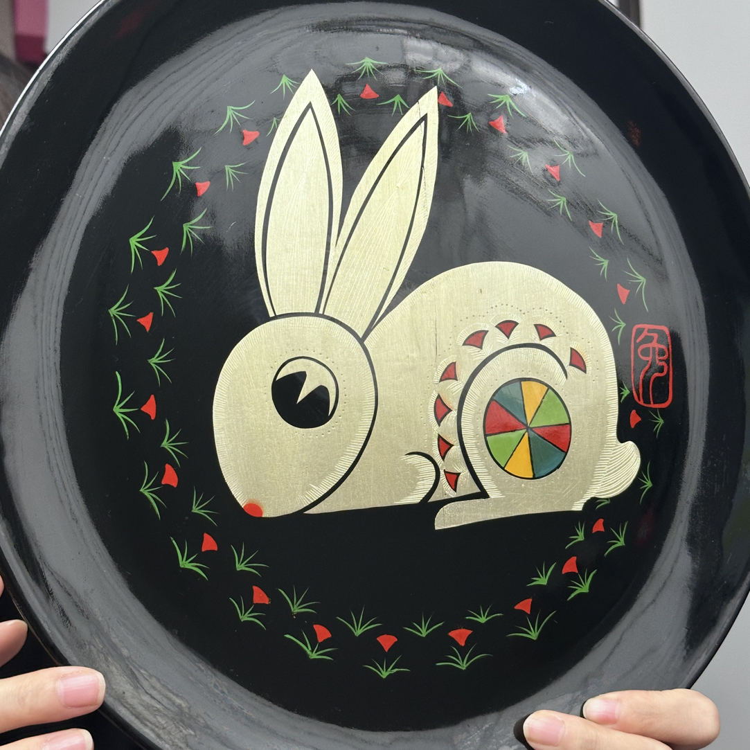 雕银丝光晕彩生肖兔圆盘