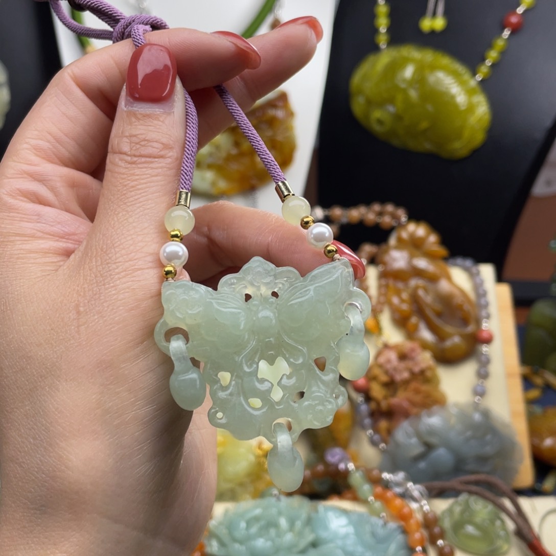 未镶嵌蛇纹石玉颈饰