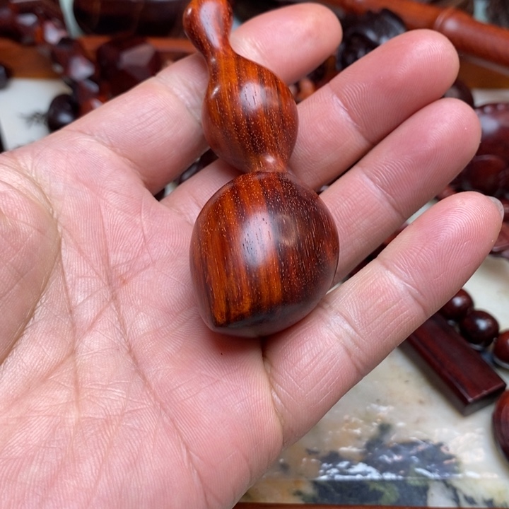 背***墙檀香紫檀（小叶紫檀）