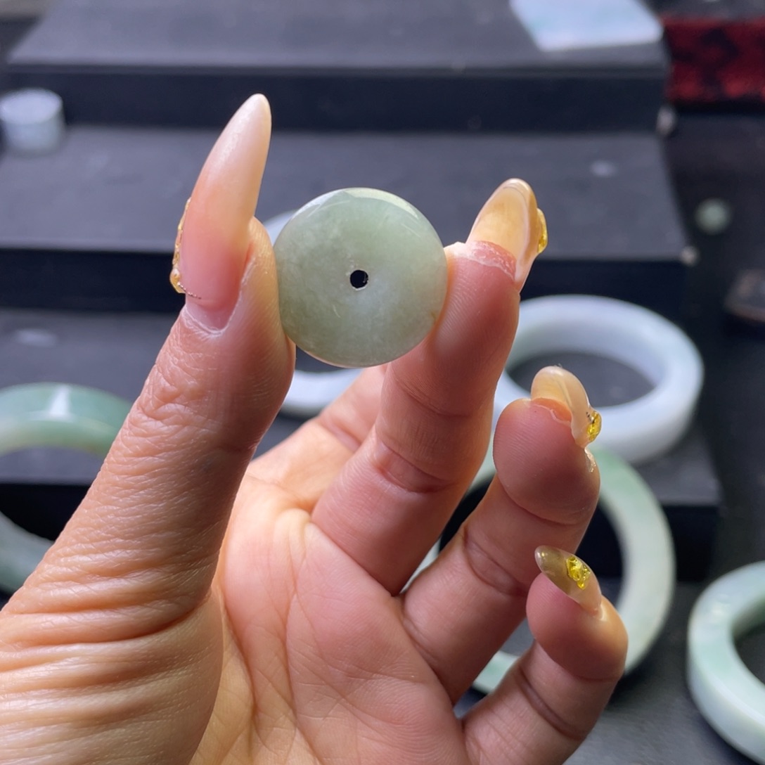 颈饰未镶嵌翡翠多样性