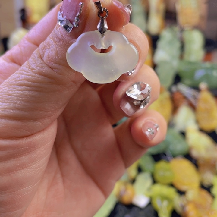 蛇纹石玉颈饰未镶嵌