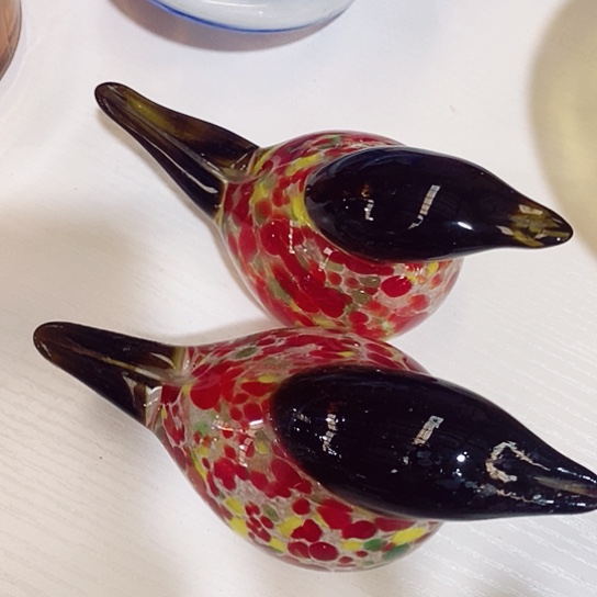 琉璃花瓶高7厘米宽12厘米