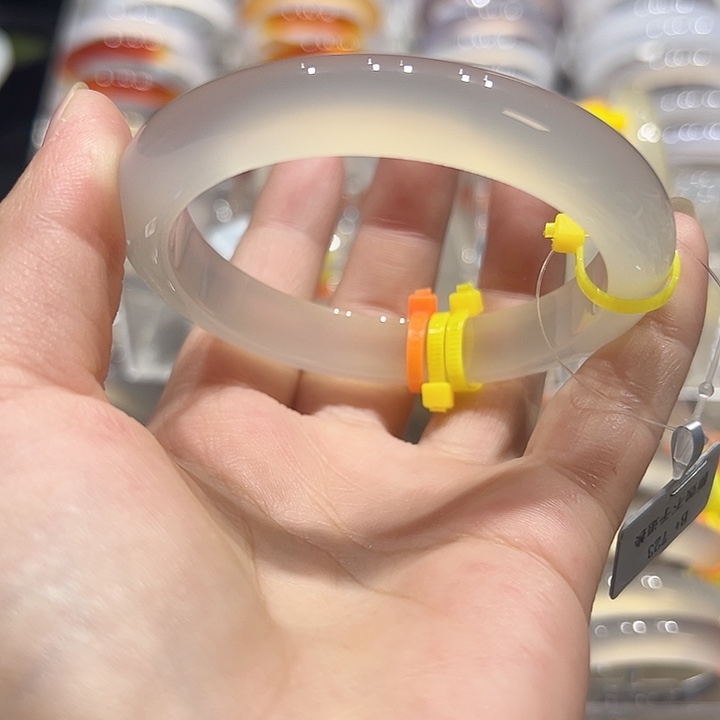 安***子玛瑙/玉髓手镯未镶嵌