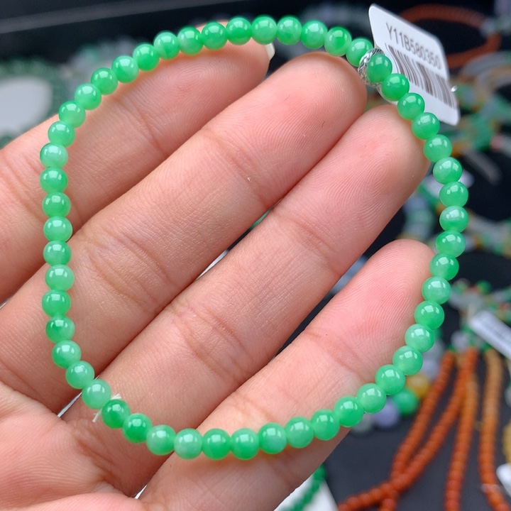 翡翠手镯未镶嵌卡