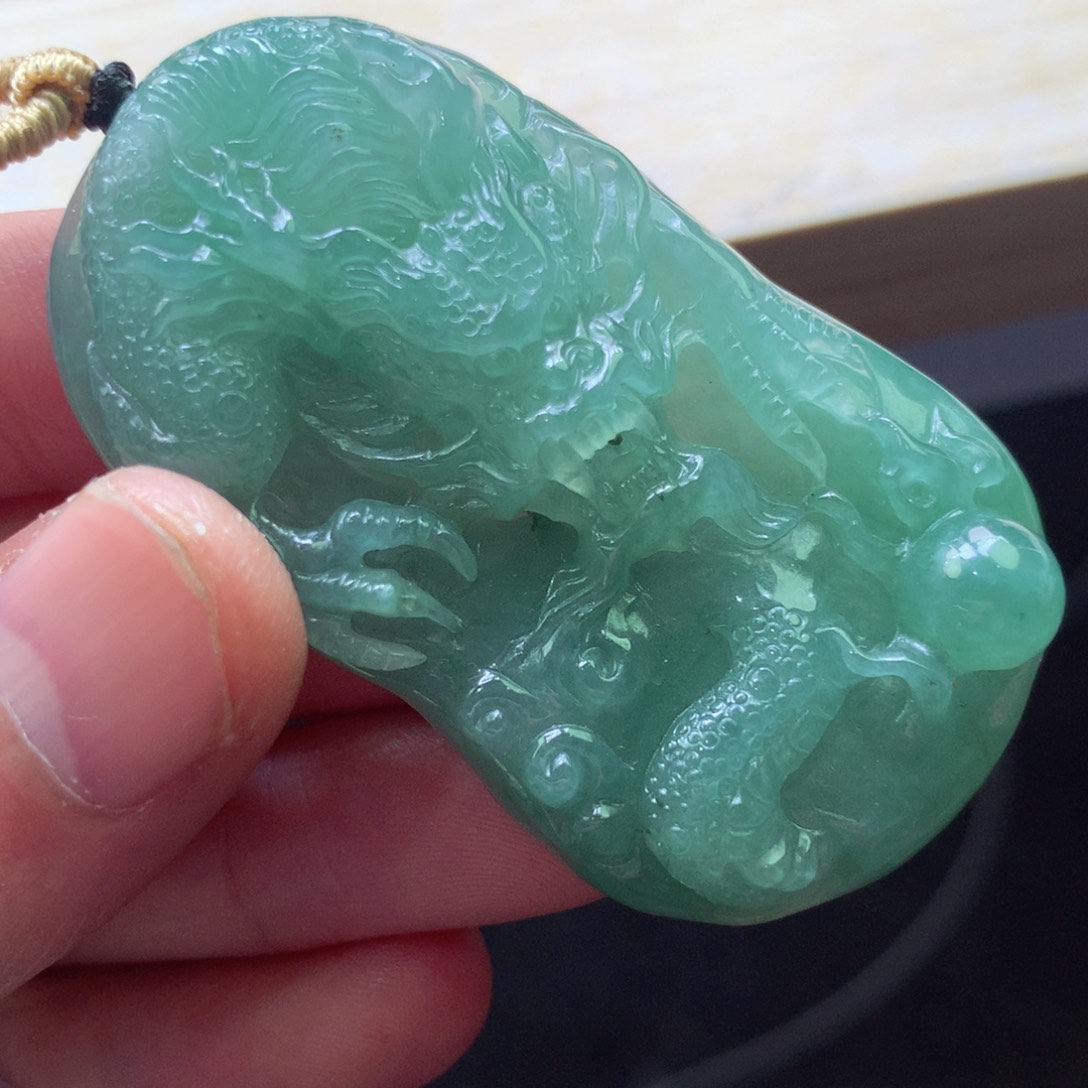 翡翠颈饰未镶嵌吊坠