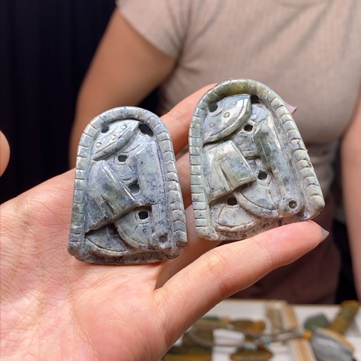 岫岩河磨玉（透闪石质玉）颈饰未镶嵌