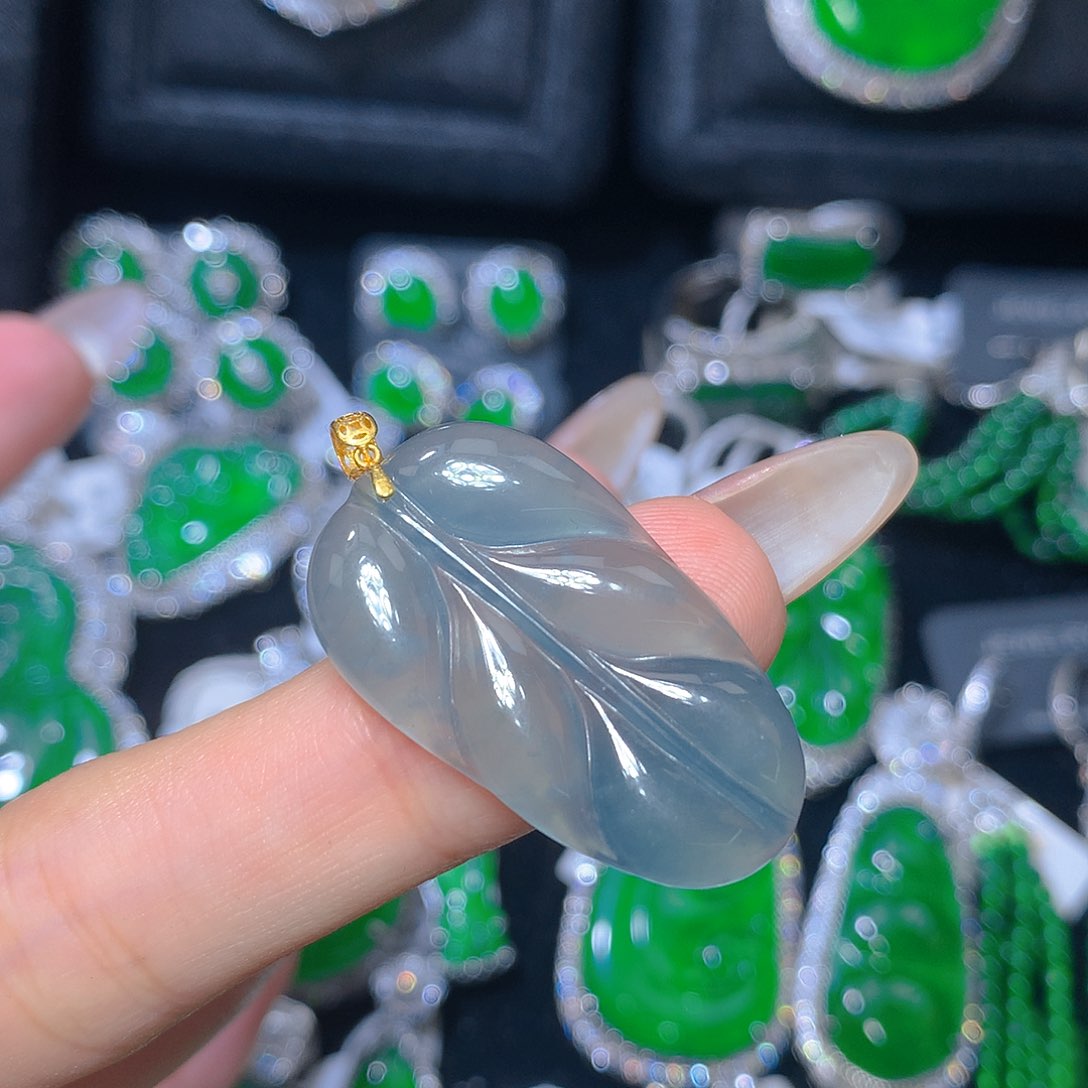 翡翠颈饰18K金镶嵌翡翠