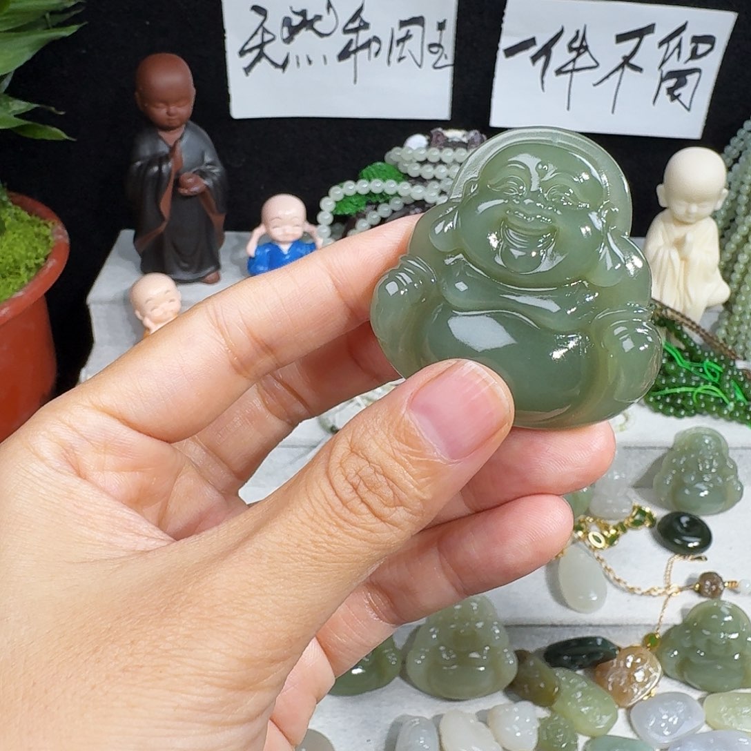 淡***然和田玉未镶嵌颈饰