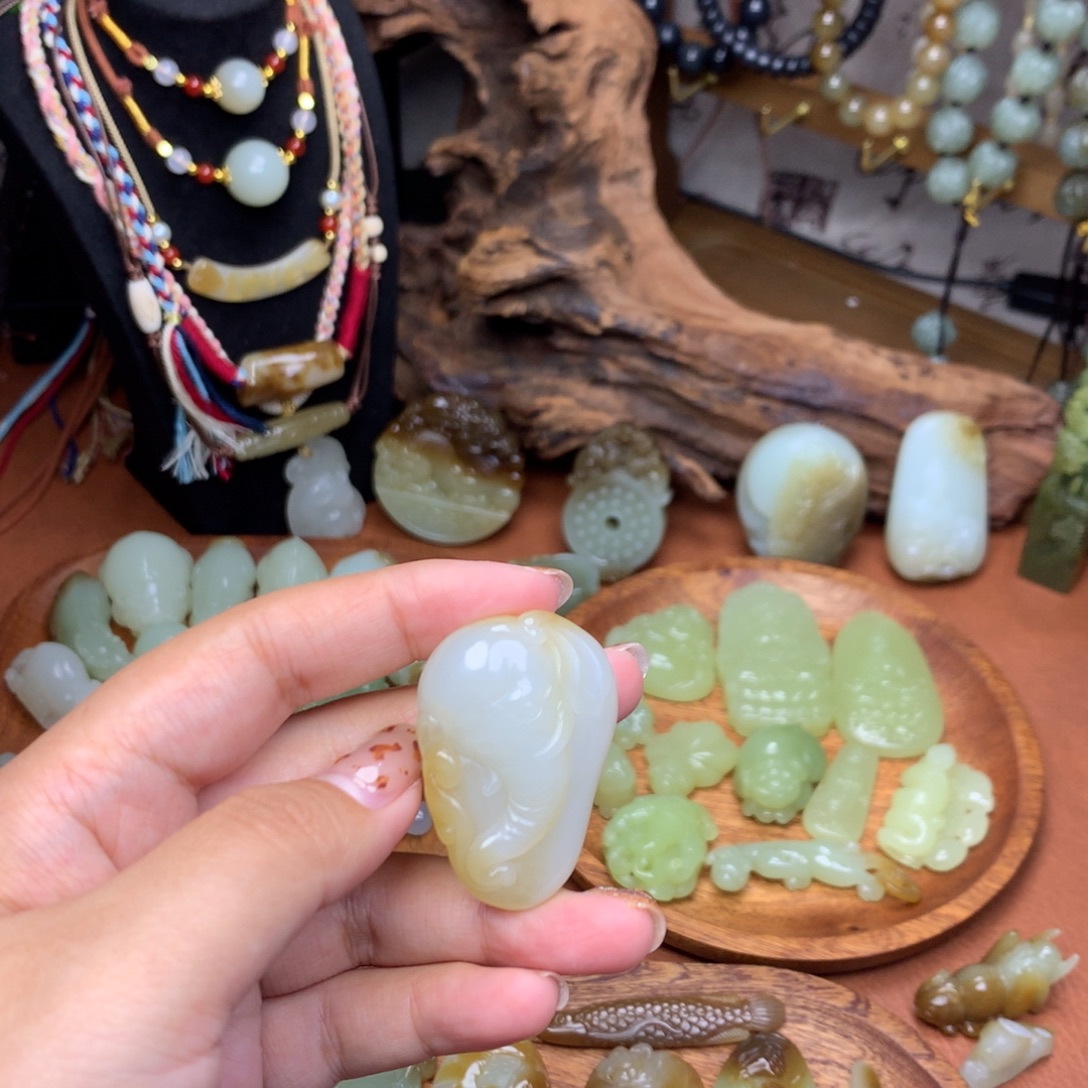 和田玉未镶嵌挂件