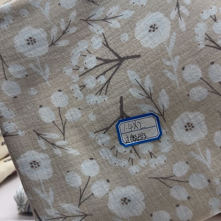 杏色底碎花纱布 2米 边微瑕