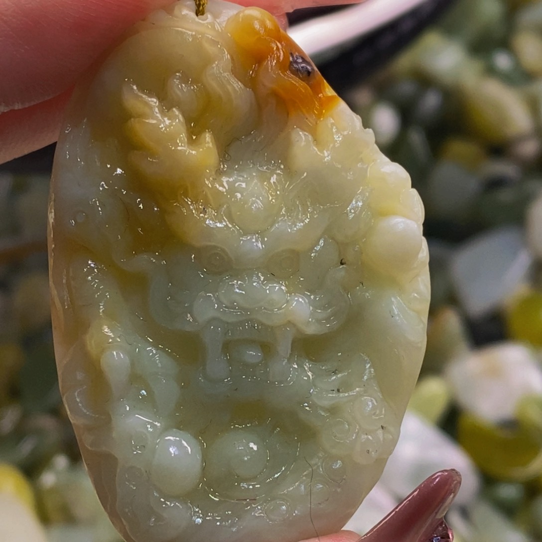 蛇纹石玉颈饰未镶嵌