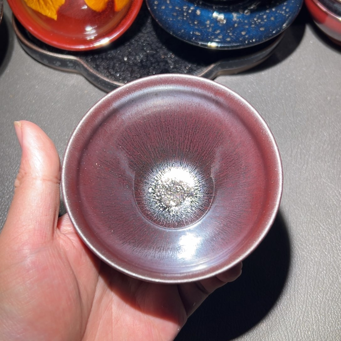 茶盏我是说不出来什么滋味呢吧