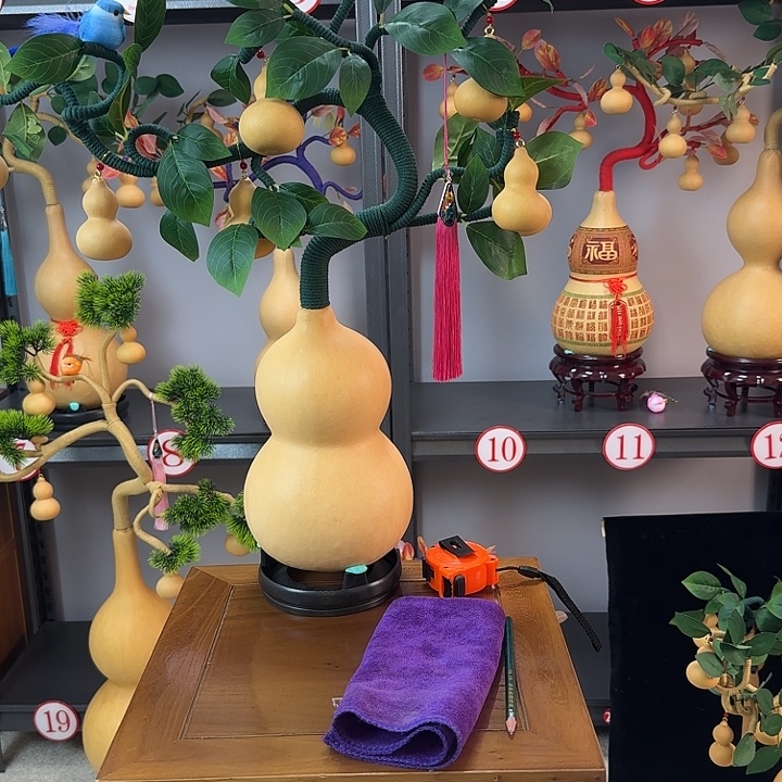 王***多工艺品及艺术家们