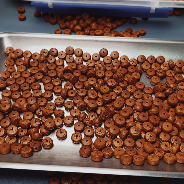 可****馨桃核手持核片8.4花皮色差88颗