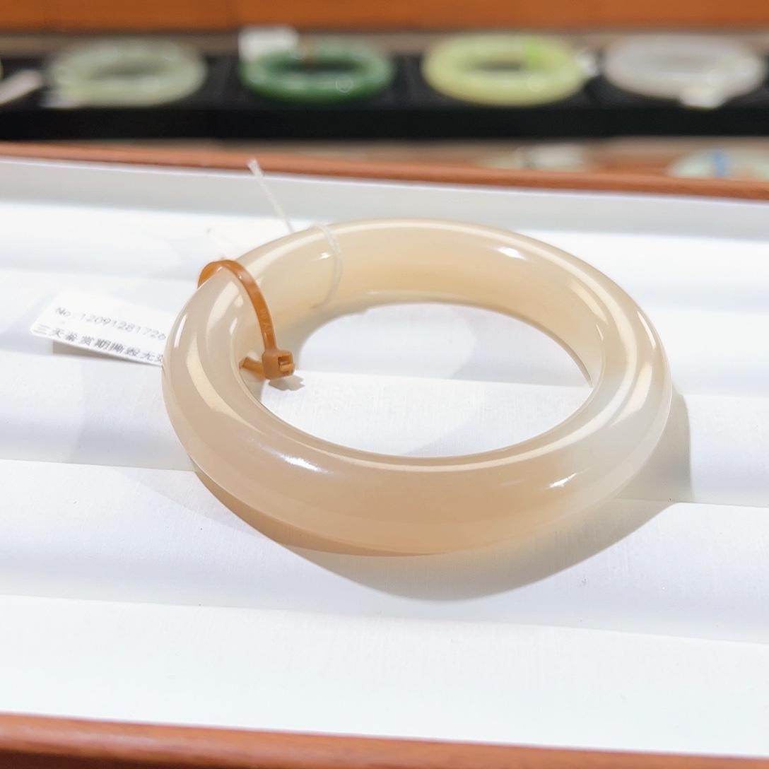 和田玉手镯未镶嵌歪*歪