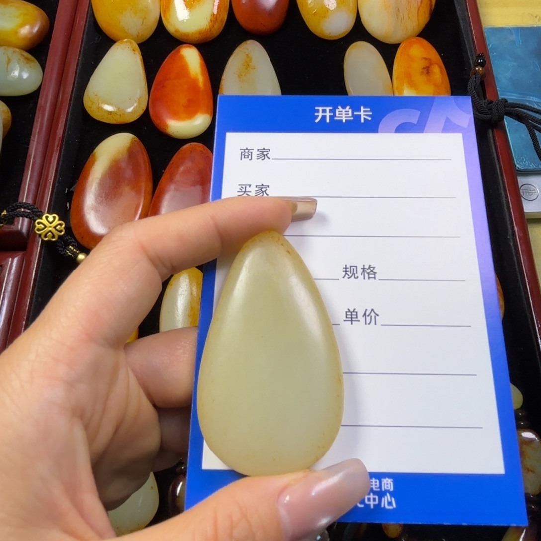 平***人和田玉未镶嵌颈饰