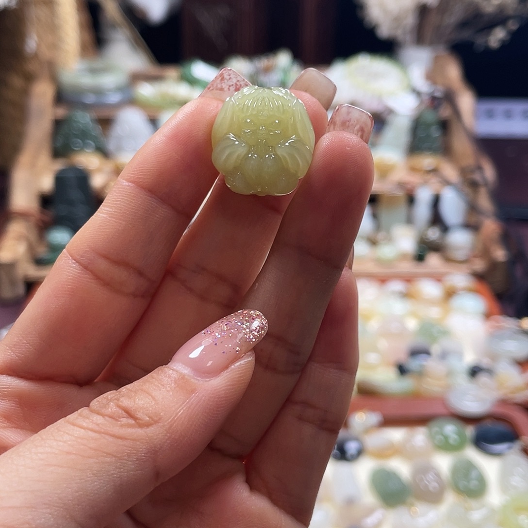 和田玉未镶嵌吊坠(赠链)