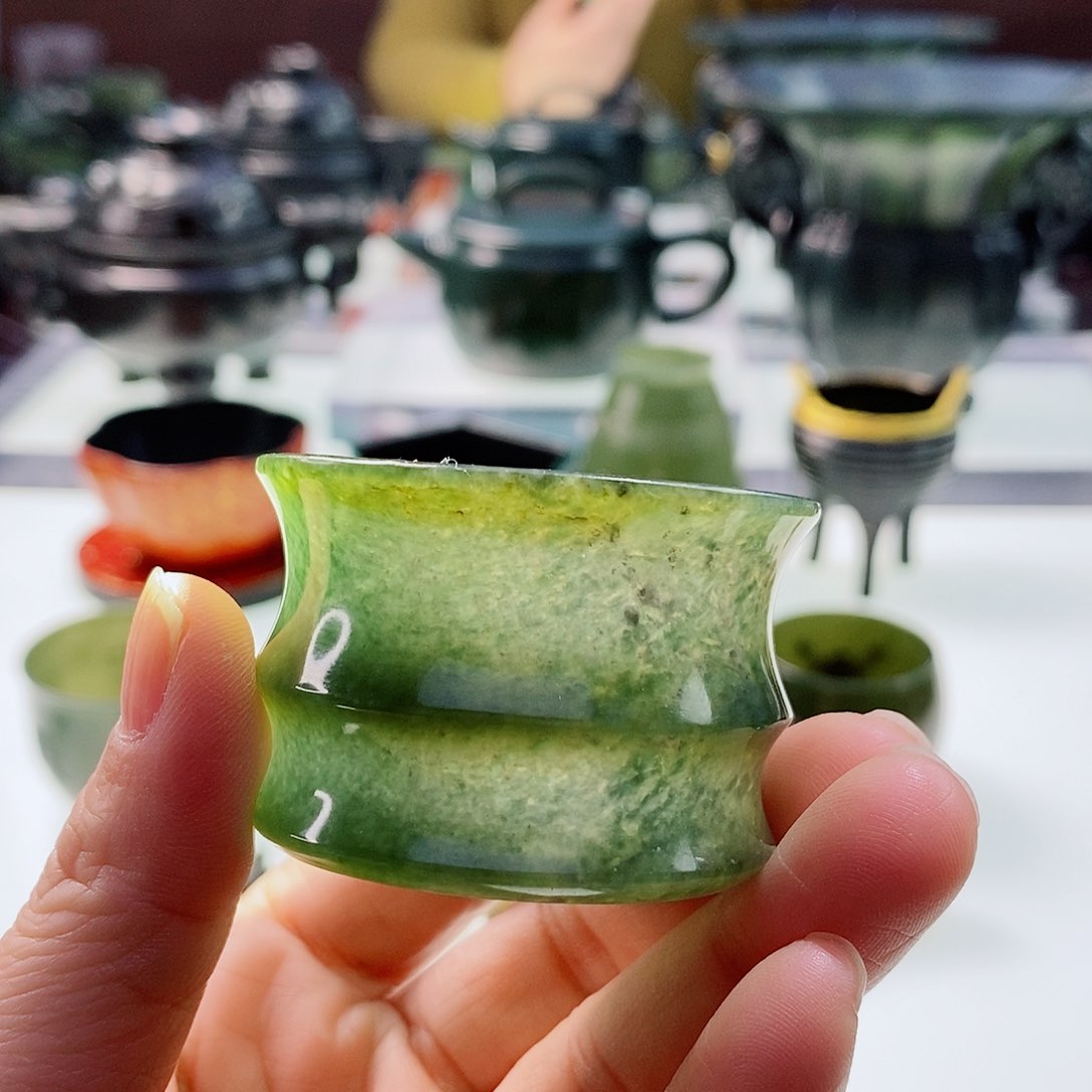 和田玉（青玉）摆件未镶嵌微瑕