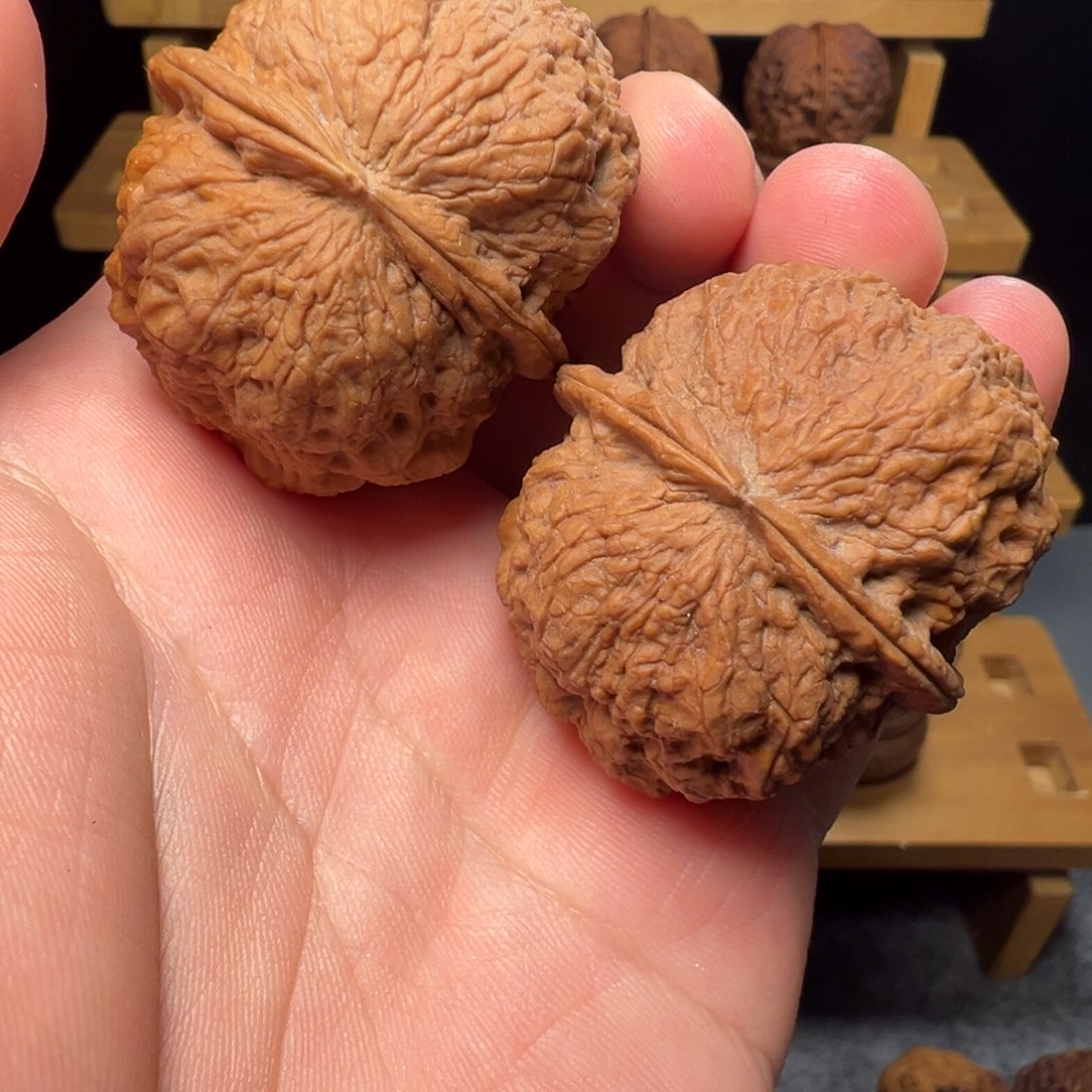 文玩核桃吊坠无相佛手43mm