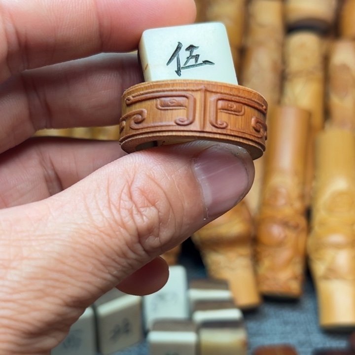 用***6实心竹雕刻手把件