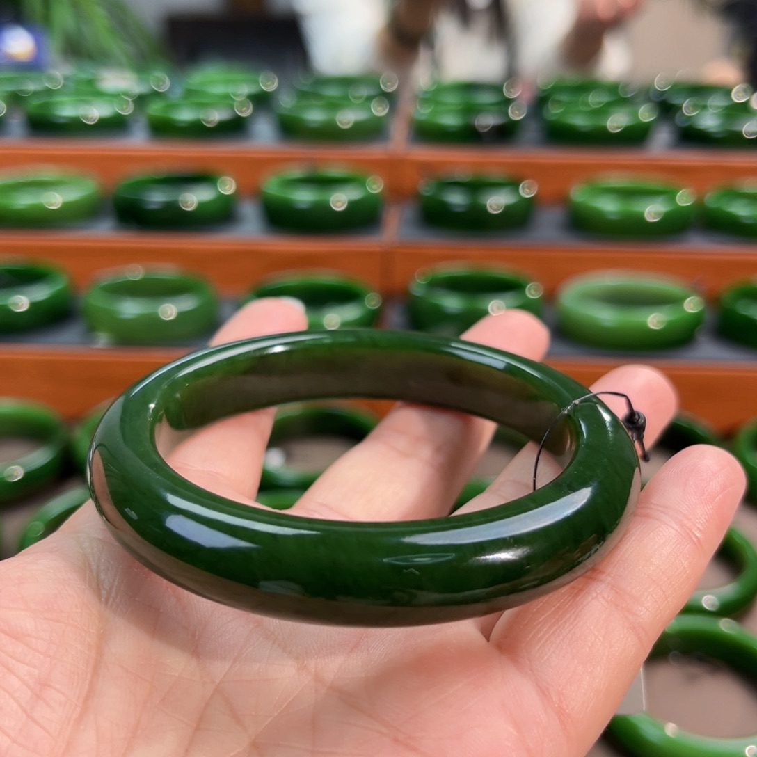 未镶嵌手镯和田玉（碧玉）