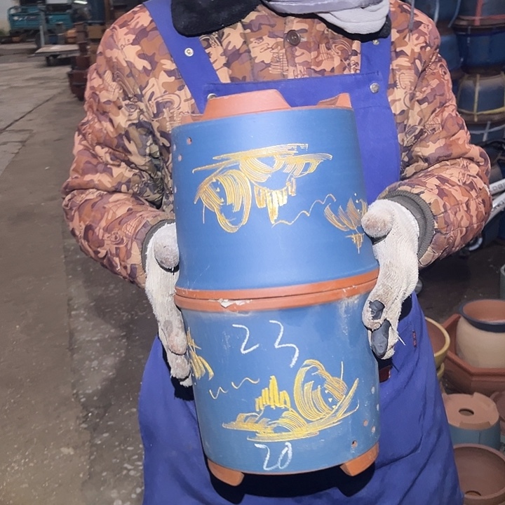 紫砂紫砂花盆和一条