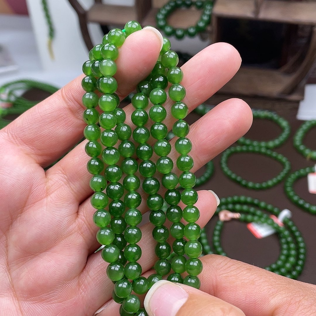 和田玉未镶嵌颈饰辣阳绿卡6