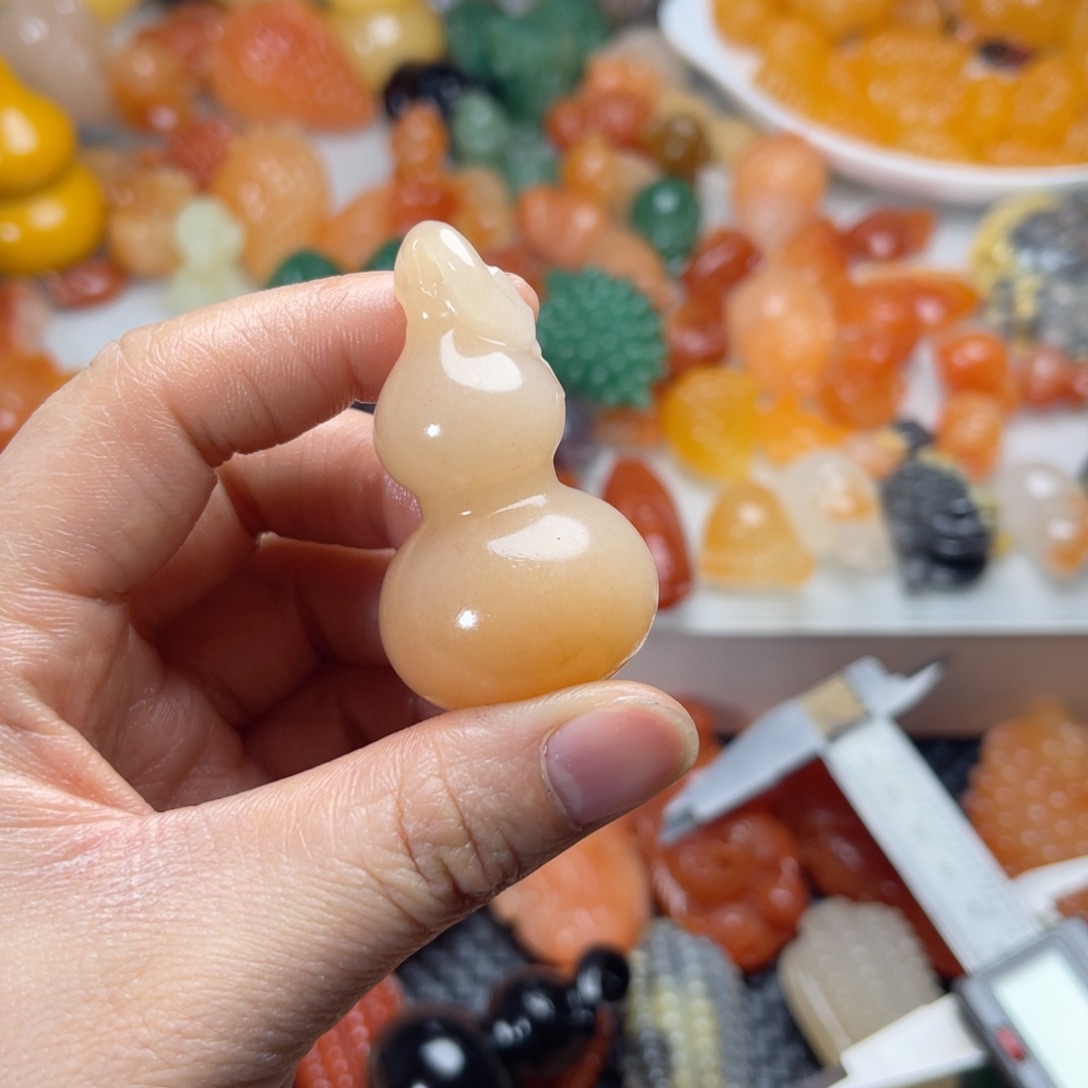 M***g石英质玉（金丝玉）未镶嵌颈饰