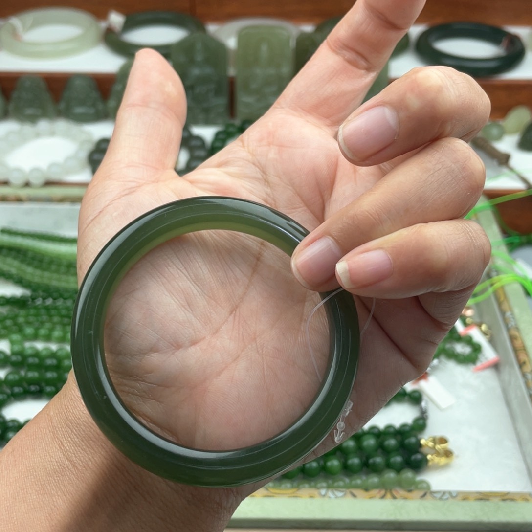 和田玉手镯未镶嵌