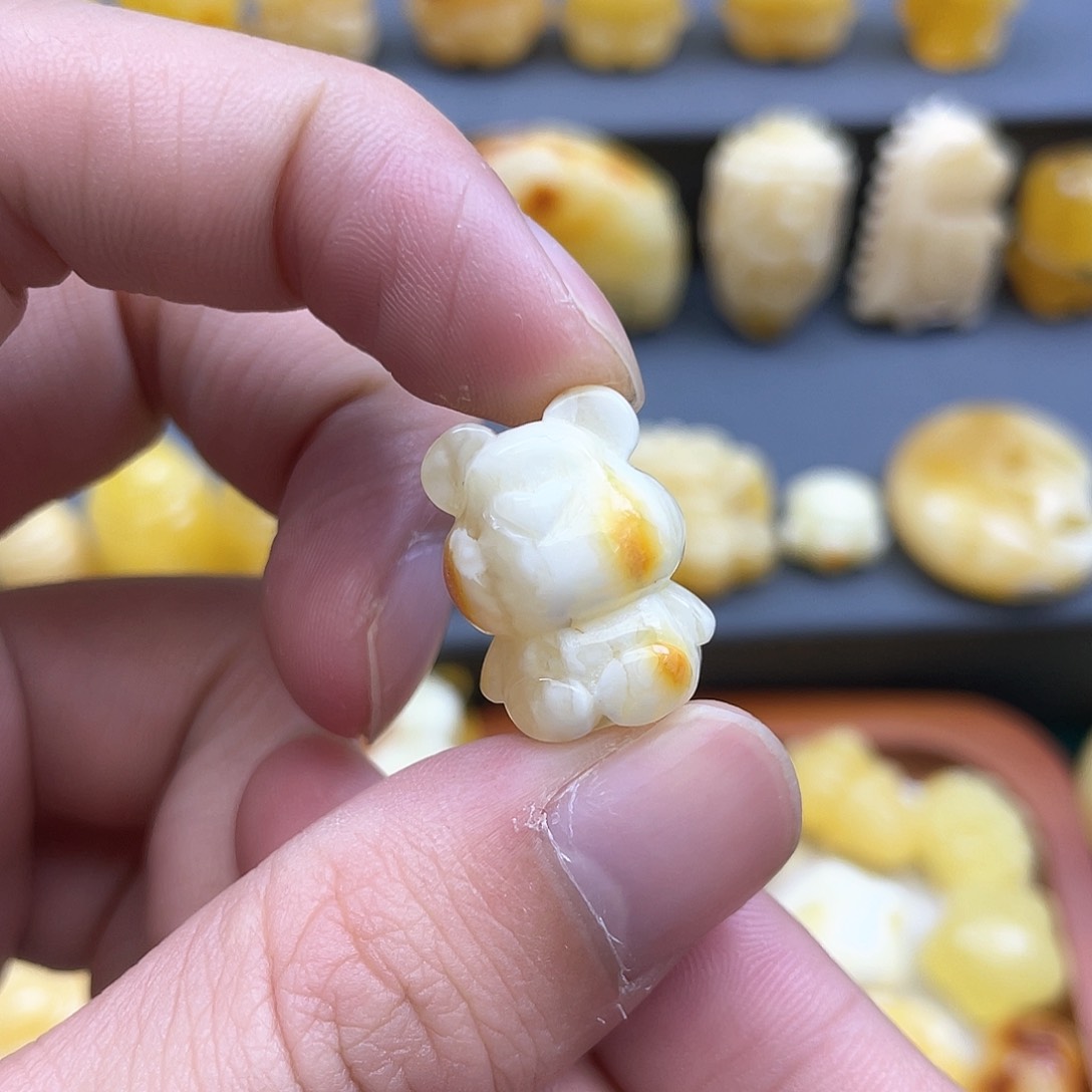 琥珀裸石未镶嵌蜜蜡